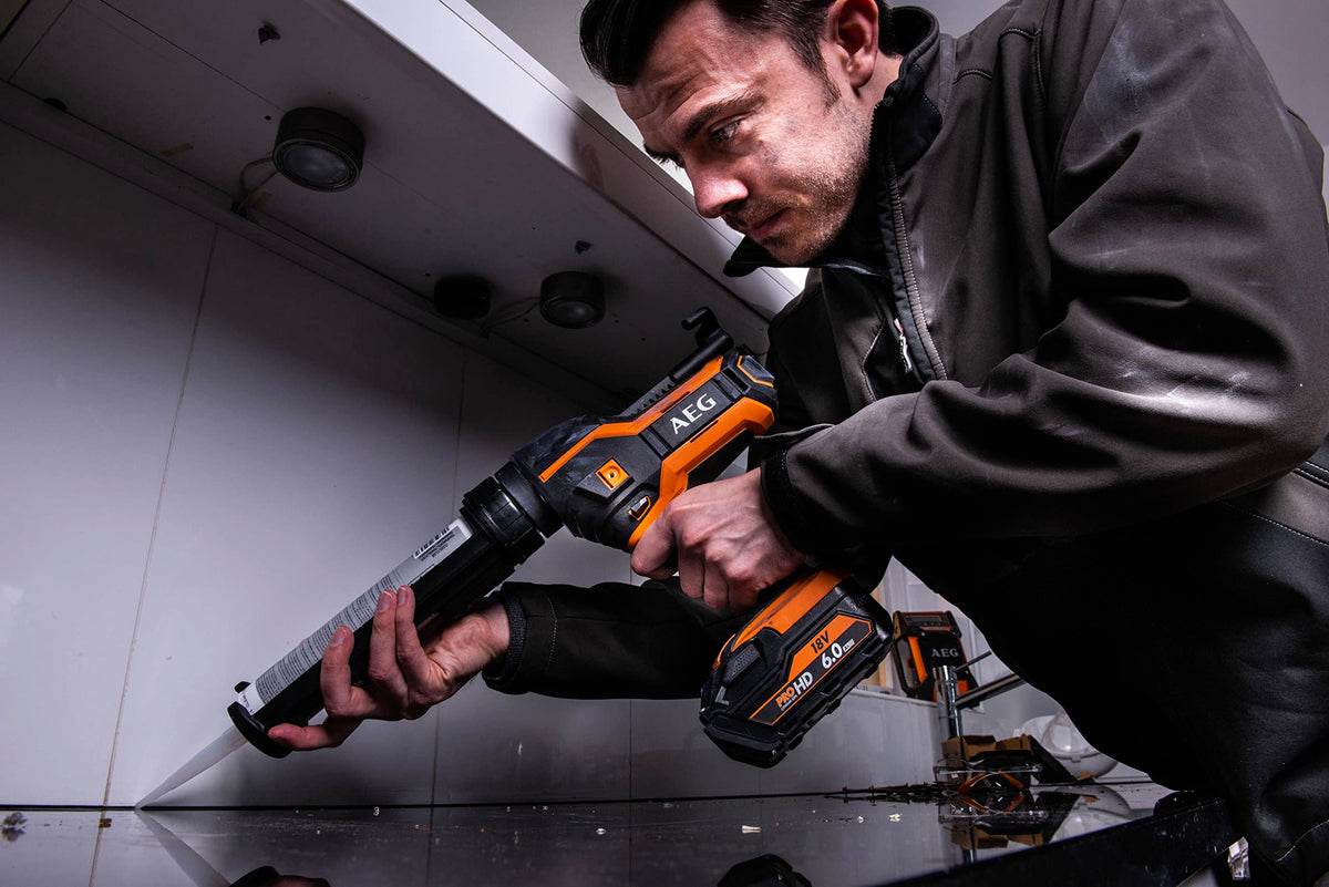 AEG 4935471246 BKP18C-310-0 Cordless Cartridge Gun (18 V, Six Speed Levels, Anti-Drip Mechanism, Belt Clip, Without Battery)